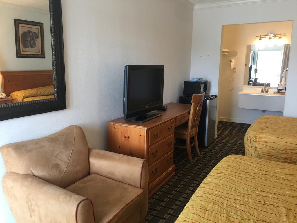 Houston Inn And Suites المظهر الخارجي الصورة