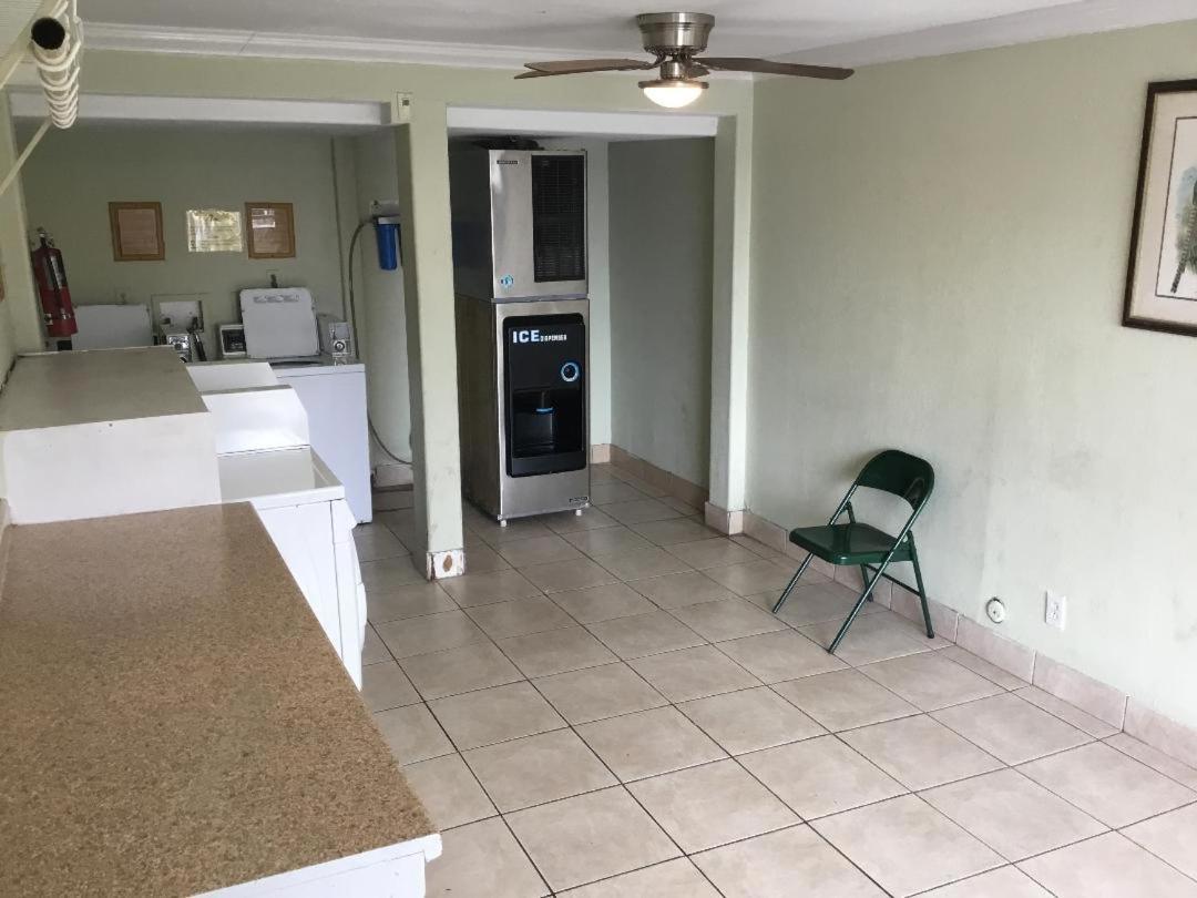 Houston Inn And Suites المظهر الخارجي الصورة