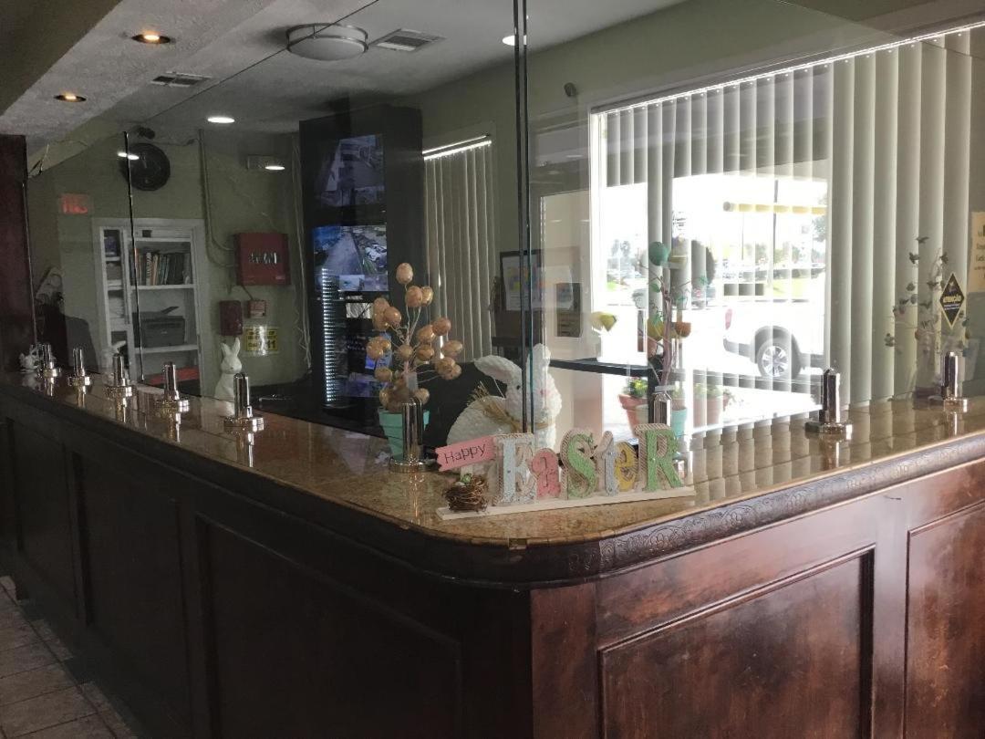 Houston Inn And Suites المظهر الخارجي الصورة