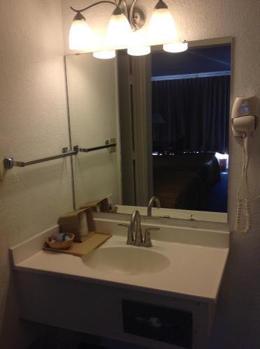 Houston Inn And Suites المظهر الخارجي الصورة